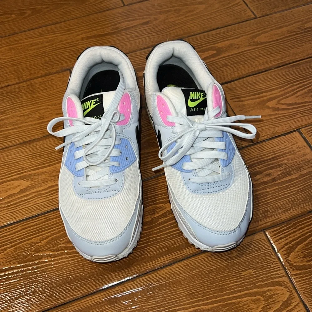 Nike Air Max 90 Sneaker - Picture 9 of 10